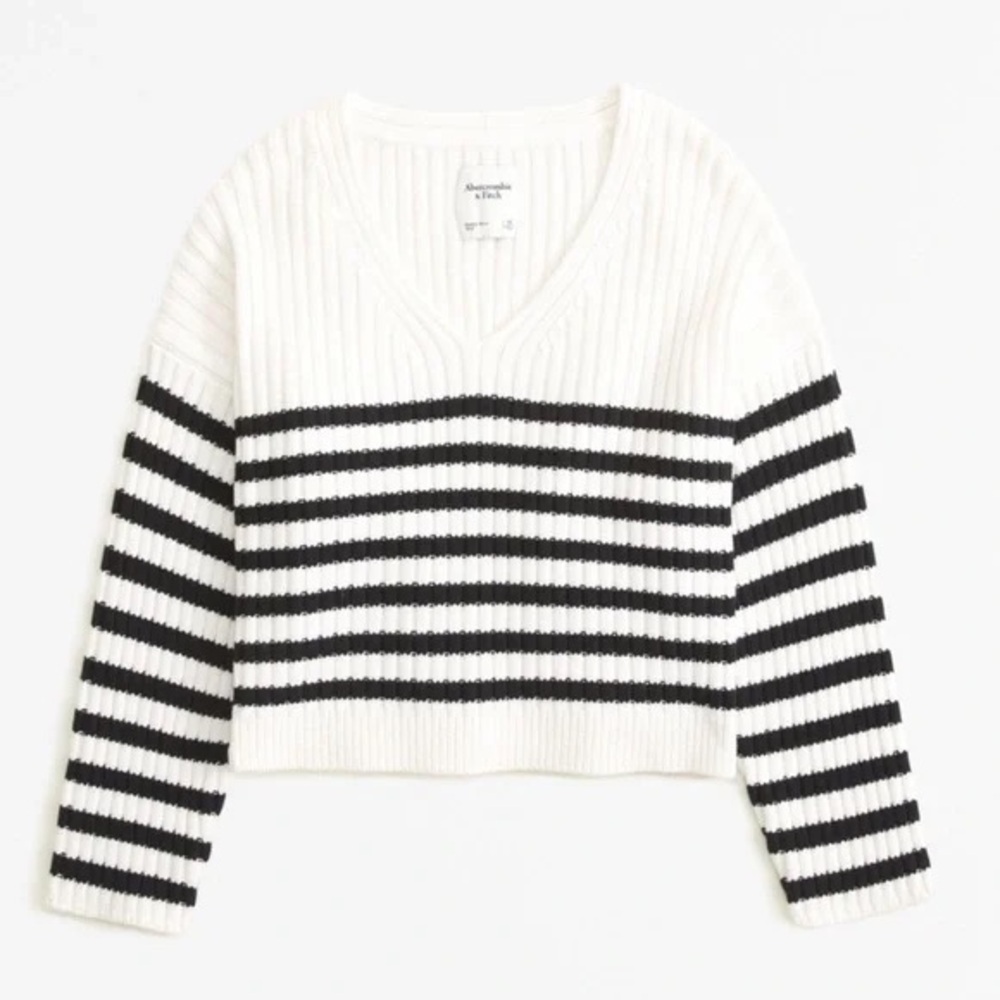 NWOT ✨ Abercrombie Knit Sweater
